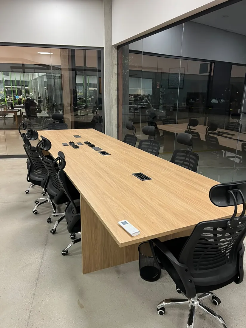 Instalação elétrica finalizada em sala do Centro Empresarial Bandeiras